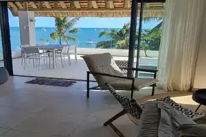 La Mivoie Beachfront Penthouse, Black River