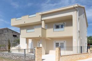 2 Bedroom Gorgeous Apartment In, Vinisce