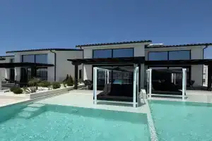 Villa La Vida, Kallithea