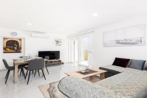 2 Bedroom Amazing Apartment In, Vinisce