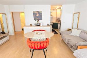 2 x Apartments bei Augsburger Platz 1x Nr 5 - Studio Apartment mit Balkon und Parkplatz und 1 x Nr5-B - 2 ZW ohne Balkon und Parkplatz, Stuttgart