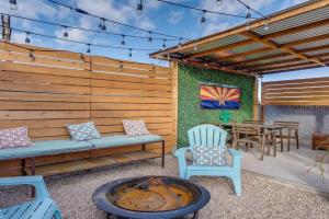 Chic Duplex in 1 of 2 Guest house, Tucson