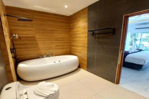 Samma Karuna Beach & Wellness Resort - Intoxicants free, Srithanu