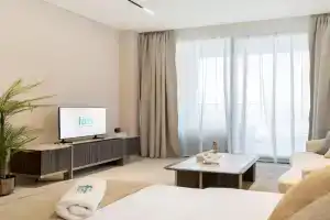 FAM Living Trillionaire Residences Premium Studio with Private Jacuzzi and Canal View, Dubai
