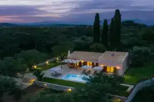 Villa Markia, Perama