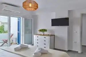 Nickevi Apartments, Naousa