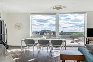 Brand New 2BR City Escape Apartments, Chicago