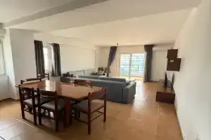 9apartaments, Shengjin