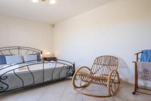 Casa Polina - indipendente con giardino a 15 minuti dal mare, Pula