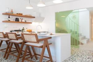 M Luxury Suite Apartments, Koroni