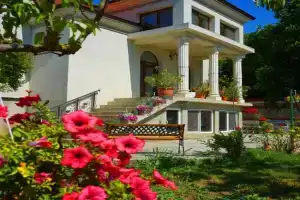 Zoya ot 1903 Guest house, Kavarna