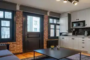 Cozy Urban 1BR Nest with Balcony Charm Apartments, Istanbul