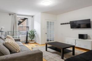 Spectacular 2B unit in Montreal Apartments, Laval