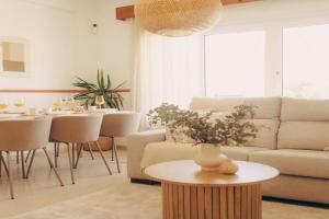 THERA Beachfront Villa - Sea Views & Free Parking, Conil de la Frontera