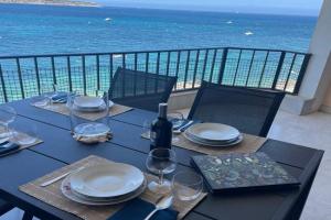 Luxury Seafront Apartment with Panoramic Views- Ghadira, Bay, Mellieha