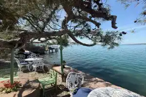 Private 2BR Suite in Historic Seafront Mansion w Balcony & Cunda View Villa, Ayvalik