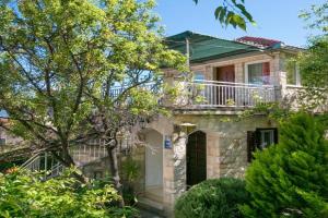 Apartments with parking space, Brac - 22123, Supetar