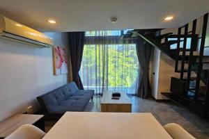 Modern Naiharn Beach Duplex Apartment, Nai Harn