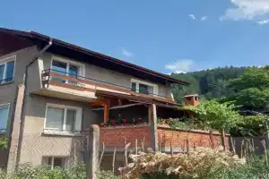 Bashchinata Kshcha Apartments, Panichishte
