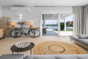 Villa Yiayia Relaxing by the sea and Heated pool, Sissi