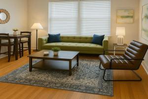 1BR Fully Equipped & Central - Belmont rep Apartments, Chicago
