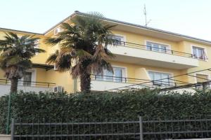 Apartments with parking space - 23335, Pula