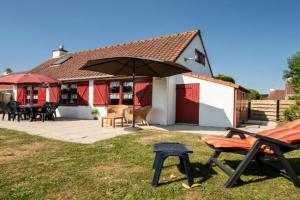 Holiday Home Polderhuis 9 parking and shared pool by Interhome, De Haan