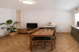 K&M apartments, Bled