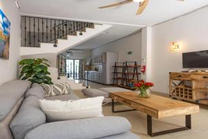 Charming Townhouse with Modern Comforts, St Julians