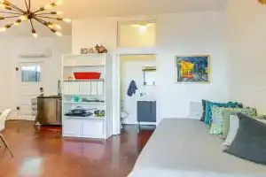 1 Mi to Downtown Walkable Studio in, Sacramento