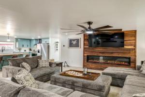 Walk to Dtwn Home with Great Outdoor Area Guest house, Flagstaff