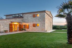Villa Orada for 6 people with private pool & only 2,5 km from the beach, Krnica