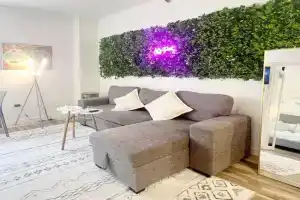 Pool and Jacuzzi. Walk to beach, South Point Pier Hotel, Miami Beach