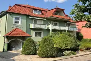 Guszti Villa Hévíz, Heviz