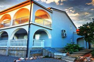 Apartman Tomas, Povile