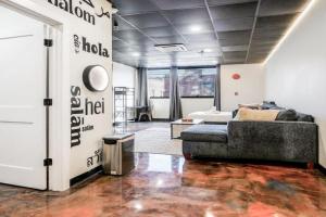 New Loft 3 min to Childrens Hospital Sleeps 4 Apartments, Pittsburgh