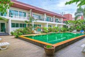 C199 Condo 1BR Walk to Lake, Beach, Bars & Market Apartments, Nai Harn