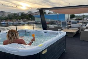 SeaEsta Floating House, Constantza