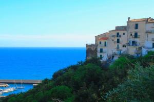 Tra i Vicoli di, Storia, Mare e Relax Apartments, Sperlonga