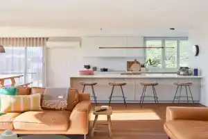 Light-Filled City Escape, Walk to Cafes and Parking Guest house, Launceston