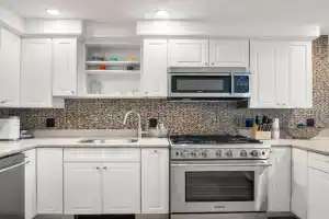 Charming Getaway 1 Block from Beach Guest house, Provincetown