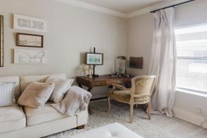 The Paris Modern Guest house, Fort Worth