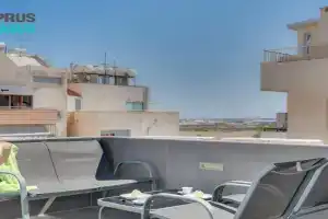 Makenzy Star 2bd duplex 300m from beach Guest house, Larnaka