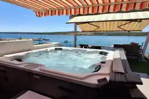 Apartmani More Luxury apartment with whirpool and terace 50 m2, Posedarje