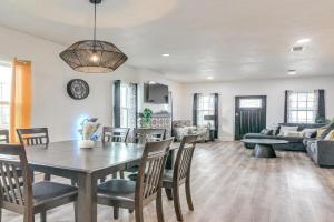 Less Than 1 Mi to Beaches Retreat with Patio! Guest house, Galveston