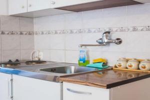 Apartments Jug - Studio Apartment with Private Garden, Lopar