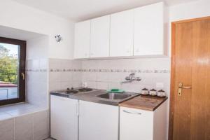 Apartments Jug - Studio Apartment with Balcony, Lopar