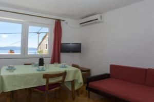 Two Bedroom Apartment with Terrace, Gradac