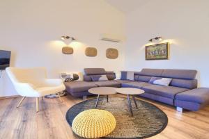 Two Bedroom Apartment with Terrace and Sea View, Cornicchia