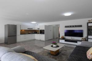 Kastel Stari Sunny Downtown Apartment with Terrace - One Bedroom Apartment with Terrace, Kastel Stari